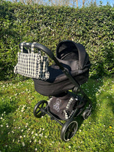 Carica l'immagine nel visualizzatore di Gallery, Borsa Carrozzina Nera scozzese