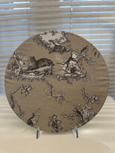 Carica l'immagine nel visualizzatore di Gallery, Sottopiatto tessuto Toilette de Jouy - Jungle Beiges (no anti macchia)