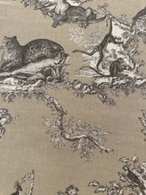 Carica l'immagine nel visualizzatore di Gallery, Sottopiatto tessuto Toilette de Jouy - Jungle Beiges (no anti macchia)