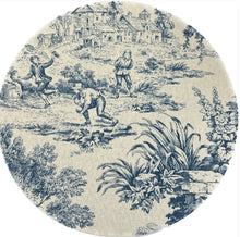 Carica l'immagine nel visualizzatore di Gallery, Sottopiatto in tessuto Toile de Jouy