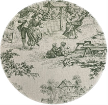 Carica l'immagine nel visualizzatore di Gallery, Sottopiatto in tessuto Toile de Jouy