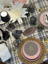 Carica l'immagine nel visualizzatore di Gallery, Tovaglia scozzese in tessuto anti-macchia