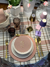 Carica l'immagine nel visualizzatore di Gallery, Tovaglia scozzese in tessuto anti-macchia