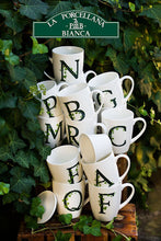 Carica l'immagine nel visualizzatore di Gallery, La Porcellana Bianca - Atupertu Mug Alfabeto