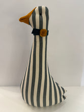 Carica l'immagine nel visualizzatore di Gallery, Oca Fermaporta Petrolio - Grande
