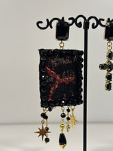 Carica l&#39;immagine nel visualizzatore di Gallery, Orecchini Metallic nero
