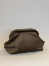 Carica l&#39;immagine nel visualizzatore di Gallery, Pochette Clack - Velluto tortora

