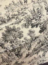 Carica l&#39;immagine nel visualizzatore di Gallery, Tovaglia Toile de Jouy  in tessuto anti-macchia
